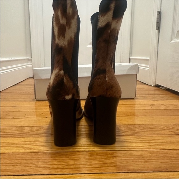 SCHUTZ
BRAND NEW Schutz Raffaela Chelsea
MultiBrown Bootie - Picture 5 of 8
